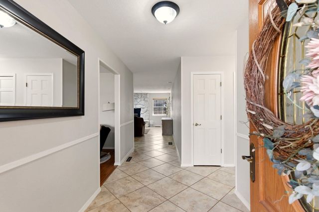 5700 Royal Oak Drive NE, Albuquerque, NM 87111