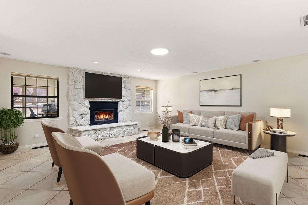 Image 14 of property listing at 5700 Royal Oak Drive NE, Albuquerque, NM 87111