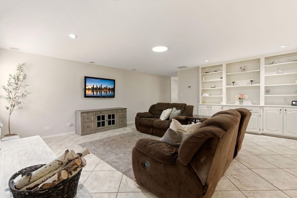 Image 17 of property listing at 5700 Royal Oak Drive NE, Albuquerque, NM 87111