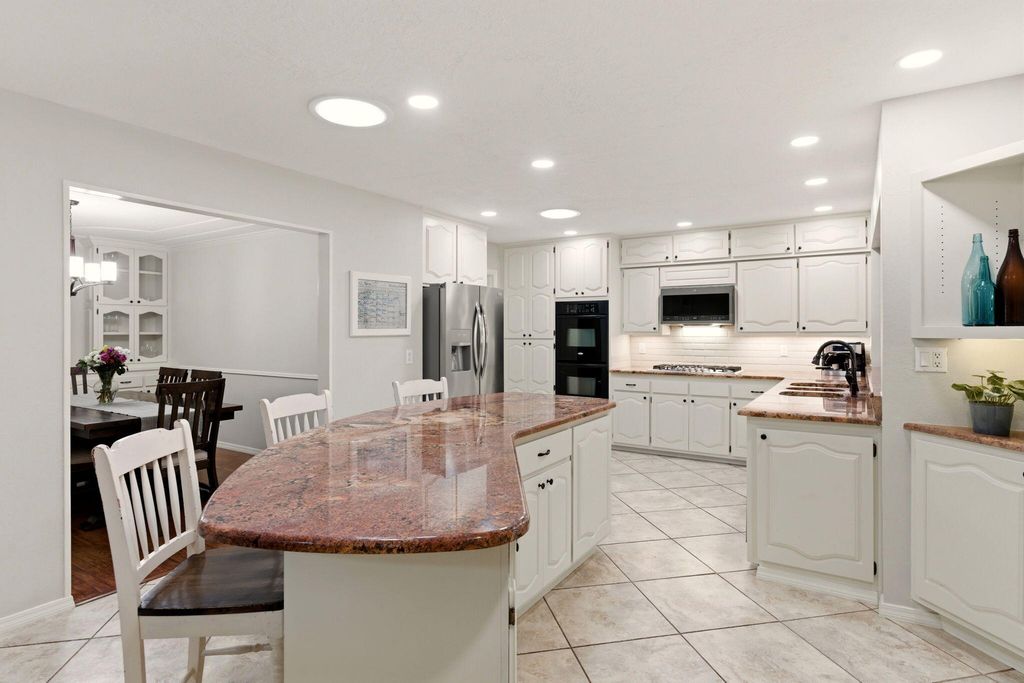 Image 21 of property listing at 5700 Royal Oak Drive NE, Albuquerque, NM 87111