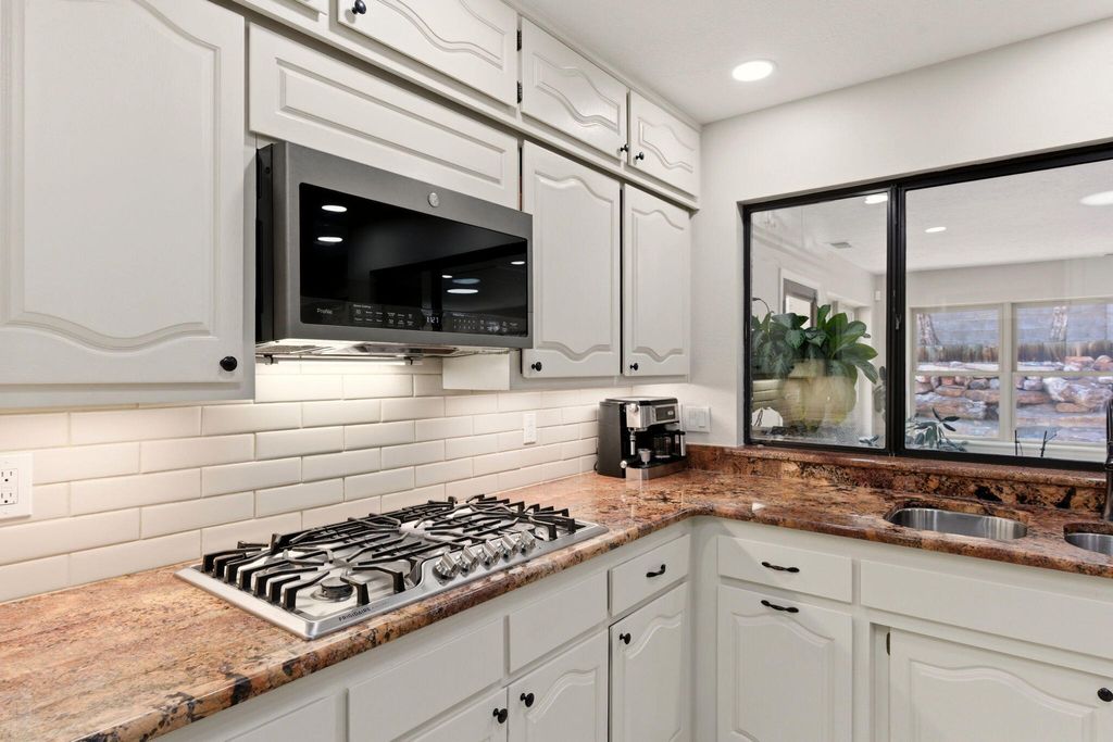 Image 26 of property listing at 5700 Royal Oak Drive NE, Albuquerque, NM 87111