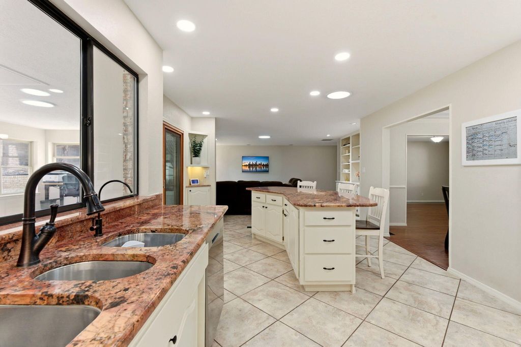 Image 27 of property listing at 5700 Royal Oak Drive NE, Albuquerque, NM 87111