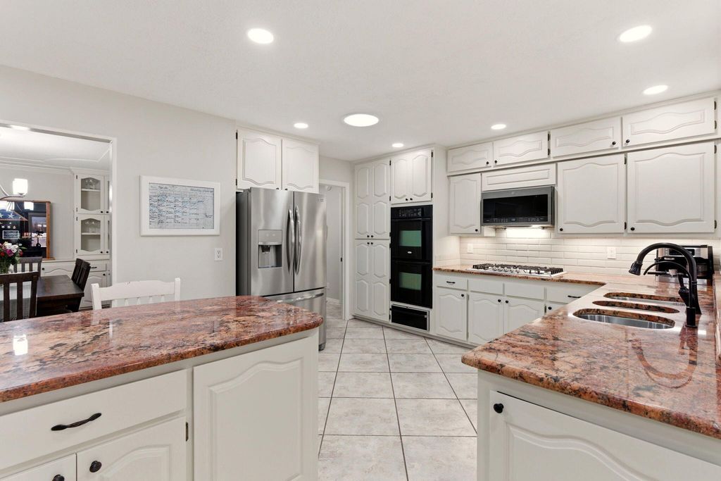 Image 28 of property listing at 5700 Royal Oak Drive NE, Albuquerque, NM 87111