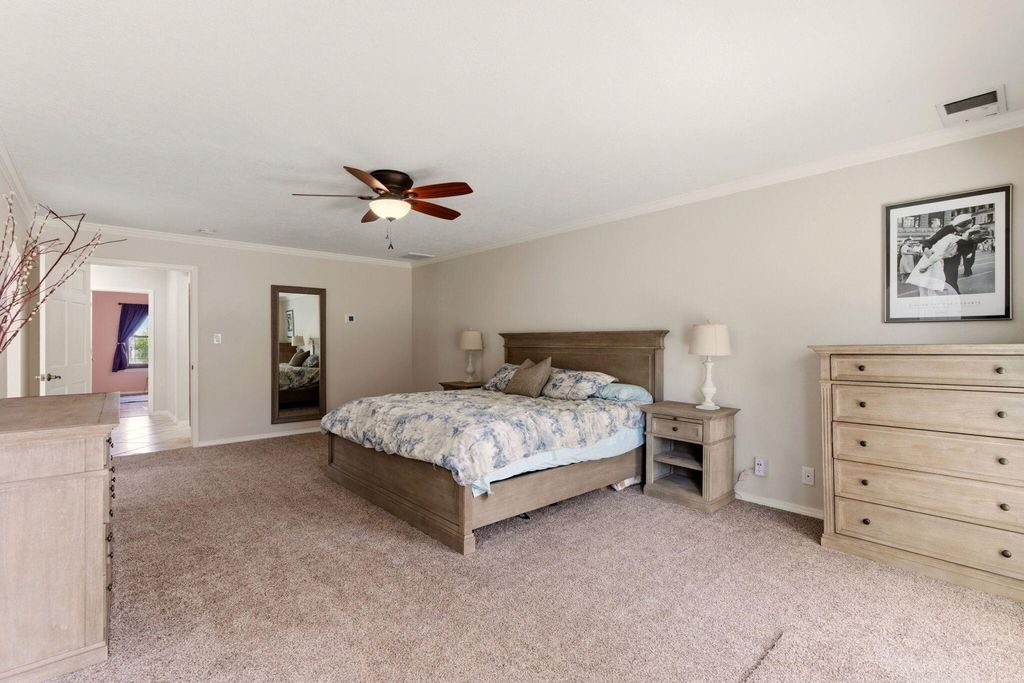 Image 39 of property listing at 5700 Royal Oak Drive NE, Albuquerque, NM 87111