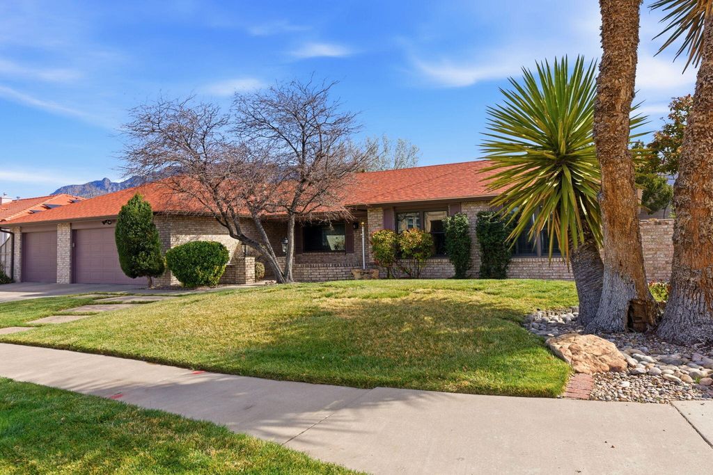 Image 5 of property listing at 5700 Royal Oak Drive NE, Albuquerque, NM 87111