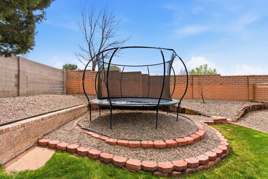 Image 62 of property listing at 5700 Royal Oak Drive NE, Albuquerque, NM 87111