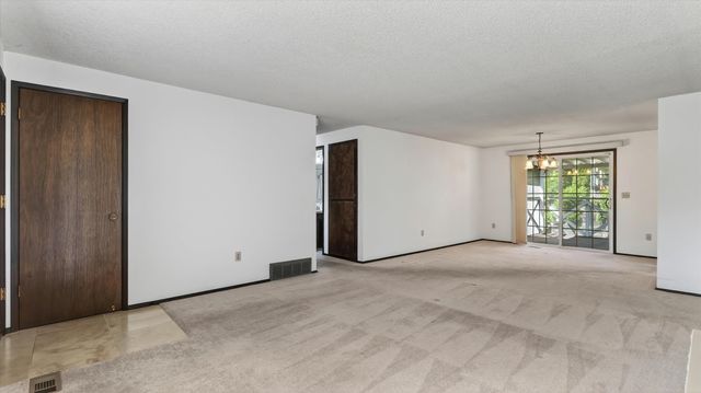 608 W Regina Ave, Spokane, WA 99218