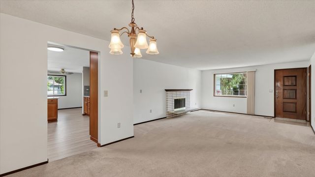 608 W Regina Ave, Spokane, WA 99218