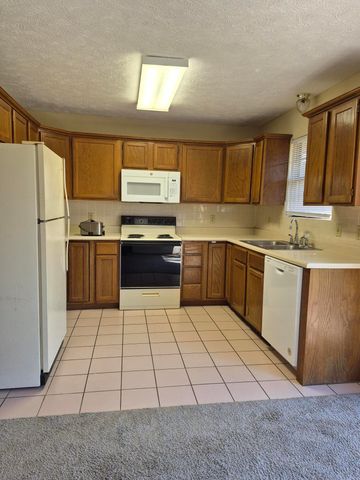 3467 S Doris Avenue, Springfield, MO 65807
