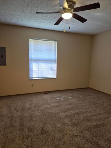 3467 S Doris Avenue, Springfield, MO 65807