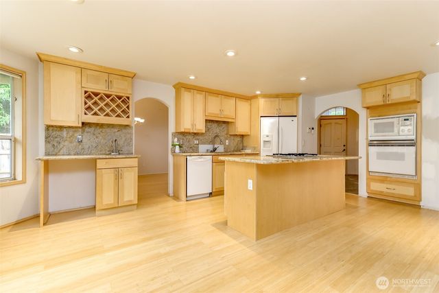 25738 215th Court SE, Maple Valley, WA 98038