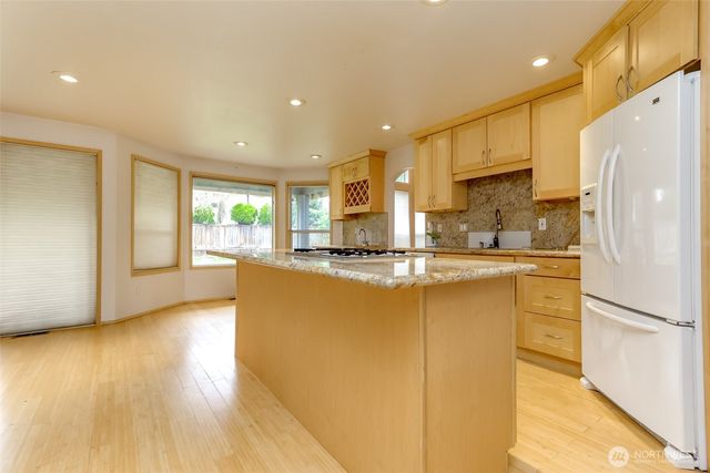 25738 215th Court SE, Maple Valley, WA 98038