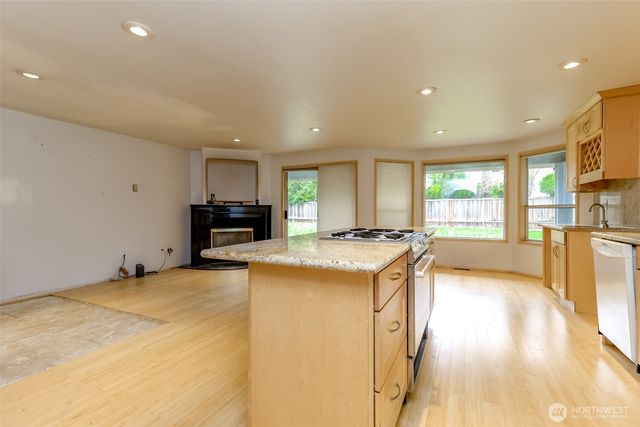 25738 215th Court SE, Maple Valley, WA 98038