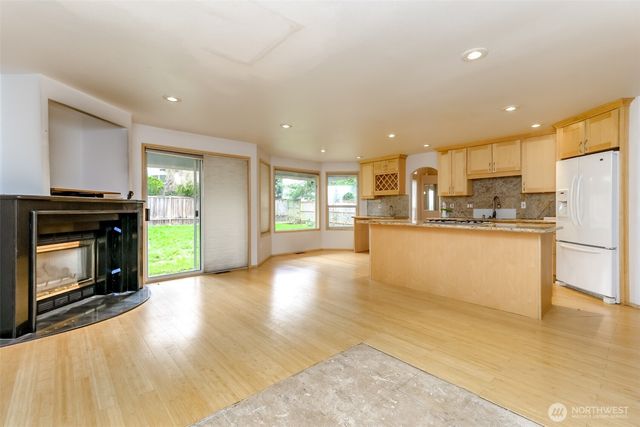 25738 215th Court SE, Maple Valley, WA 98038