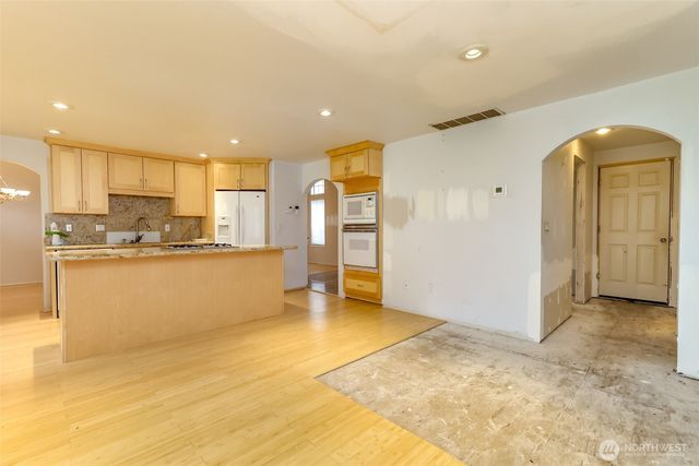 25738 215th Court SE, Maple Valley, WA 98038