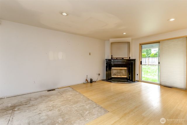 25738 215th Court SE, Maple Valley, WA 98038