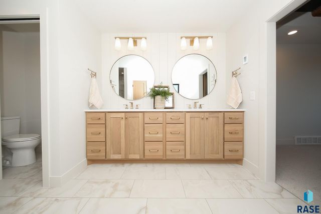 2408 S Galena Ct Court, Sioux Falls, SD 57110