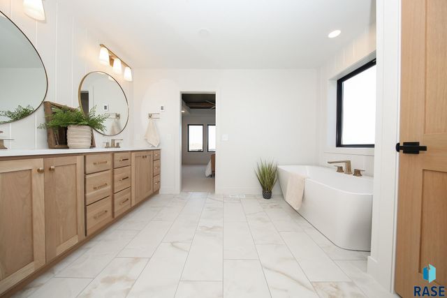 2408 S Galena Ct Court, Sioux Falls, SD 57110