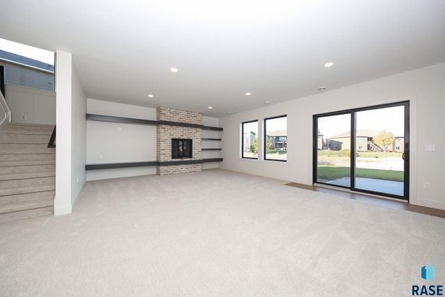 2408 S Galena Ct Court, Sioux Falls, SD 57110