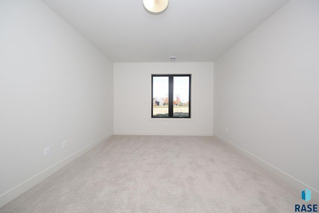 2408 S Galena Ct Court, Sioux Falls, SD 57110