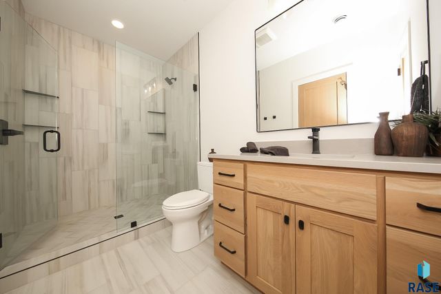 2408 S Galena Ct Court, Sioux Falls, SD 57110