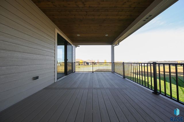 2408 S Galena Ct Court, Sioux Falls, SD 57110