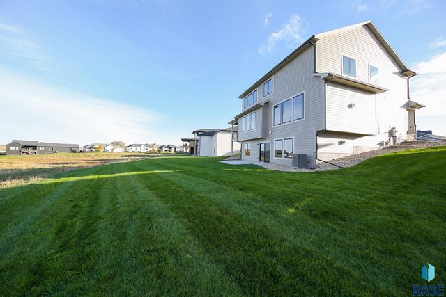 2408 S Galena Ct Court, Sioux Falls, SD 57110