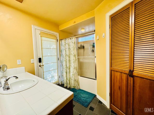 10302 Iroquois Lane, Bakersfield, CA 93312