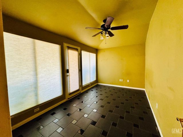 10302 Iroquois Lane, Bakersfield, CA 93312
