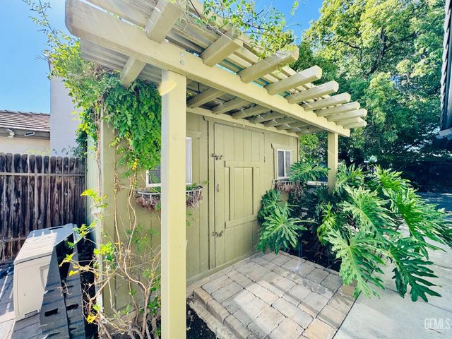 10302 Iroquois Lane, Bakersfield, CA 93312