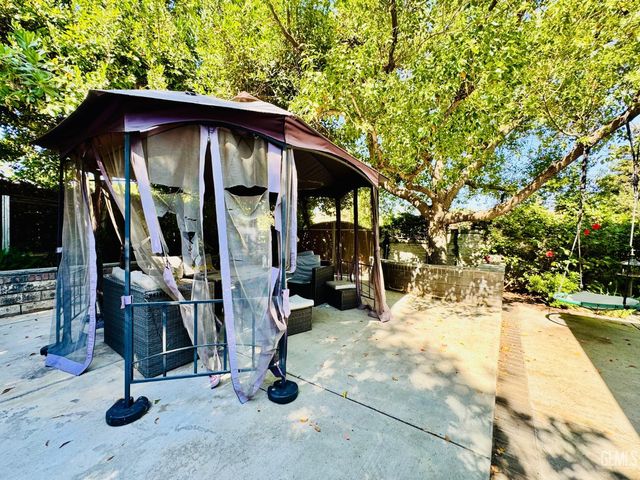 10302 Iroquois Lane, Bakersfield, CA 93312