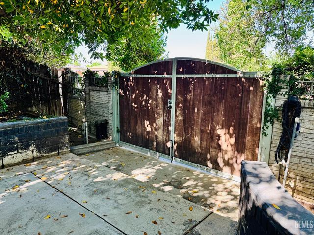 10302 Iroquois Lane, Bakersfield, CA 93312
