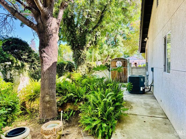10302 Iroquois Lane, Bakersfield, CA 93312