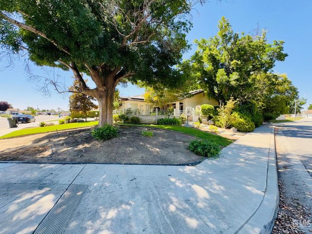 10302 Iroquois Lane, Bakersfield, CA 93312