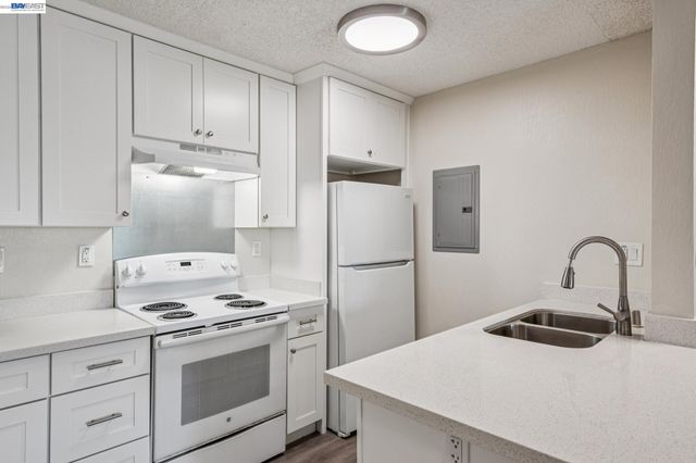960 Shorepoint Ct 120, Alameda, CA 94501
