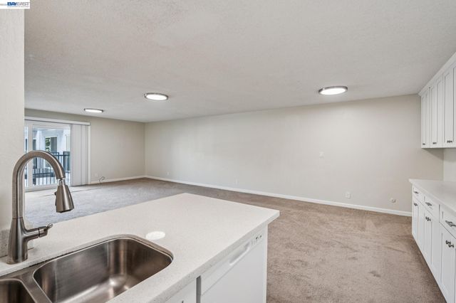 960 Shorepoint Ct 120, Alameda, CA 94501