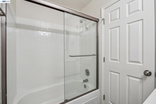 960 Shorepoint Ct 120, Alameda, CA 94501