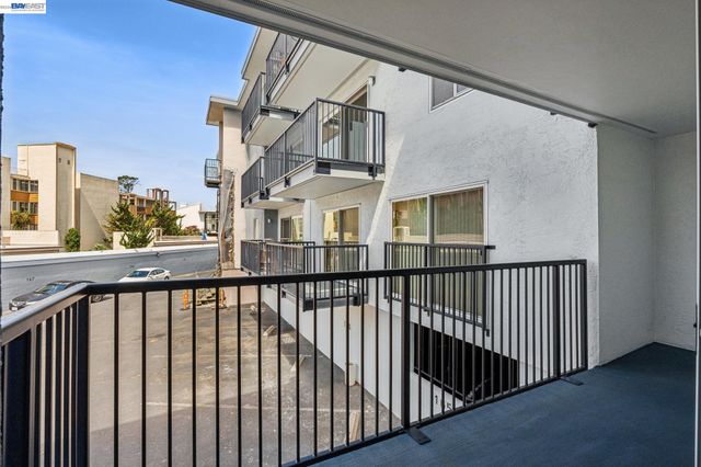 960 Shorepoint Ct 120, Alameda, CA 94501