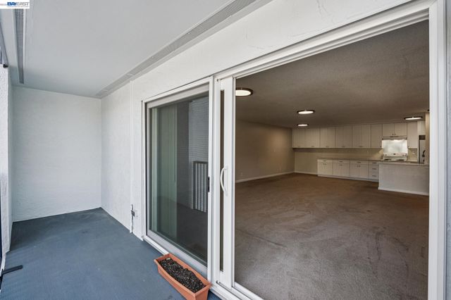 960 Shorepoint Ct 120, Alameda, CA 94501