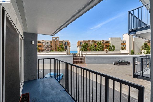 960 Shorepoint Ct 120, Alameda, CA 94501