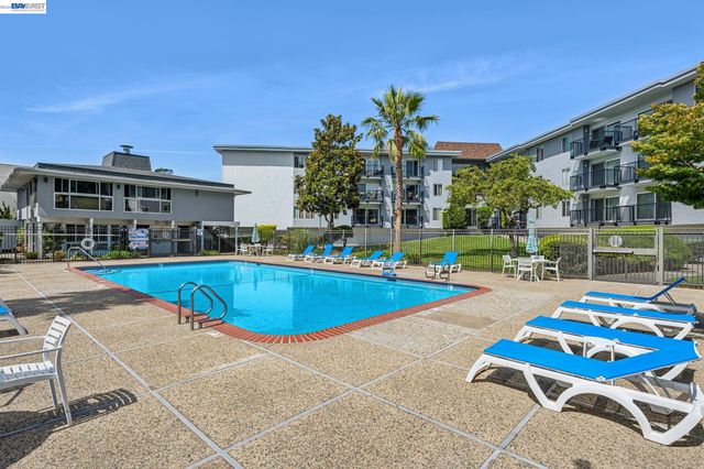 960 Shorepoint Ct 120, Alameda, CA 94501