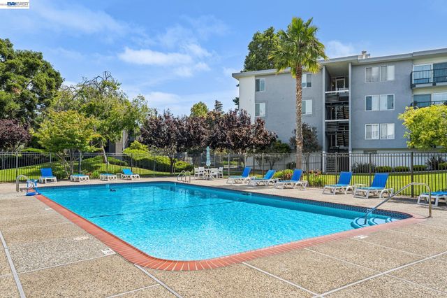 960 Shorepoint Ct 120, Alameda, CA 94501