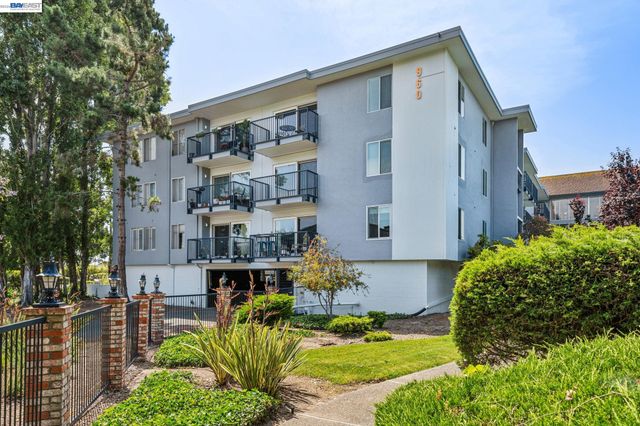 960 Shorepoint Ct 120, Alameda, CA 94501