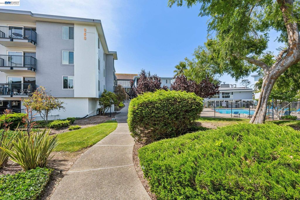 960 Shorepoint Ct 120, Alameda, CA 94501