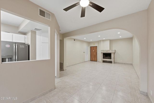 7211 Cozycroft Avenue 23, Sherman Oaks, CA 91403