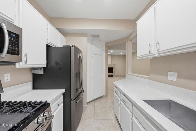 7211 Cozycroft Avenue 23, Sherman Oaks, CA 91403