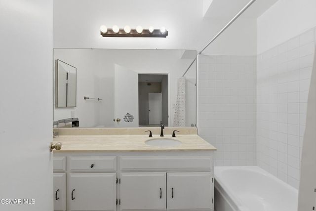 7211 Cozycroft Avenue 23, Sherman Oaks, CA 91403