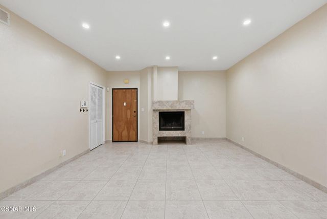 7211 Cozycroft Avenue 23, Sherman Oaks, CA 91403