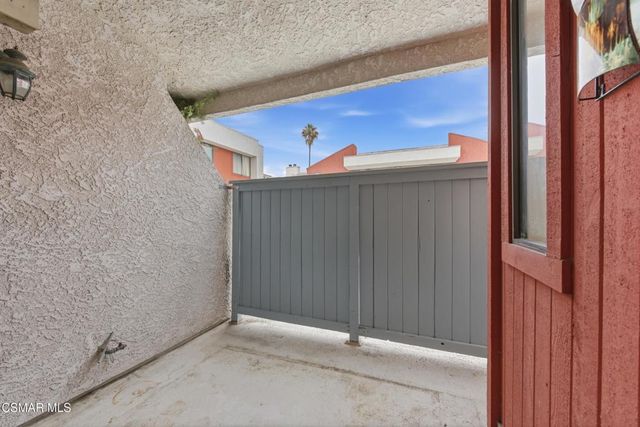 7211 Cozycroft Avenue 23, Sherman Oaks, CA 91403