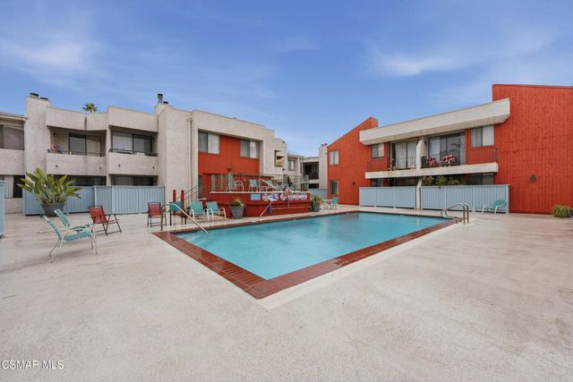 7211 Cozycroft Avenue 23, Sherman Oaks, CA 91403